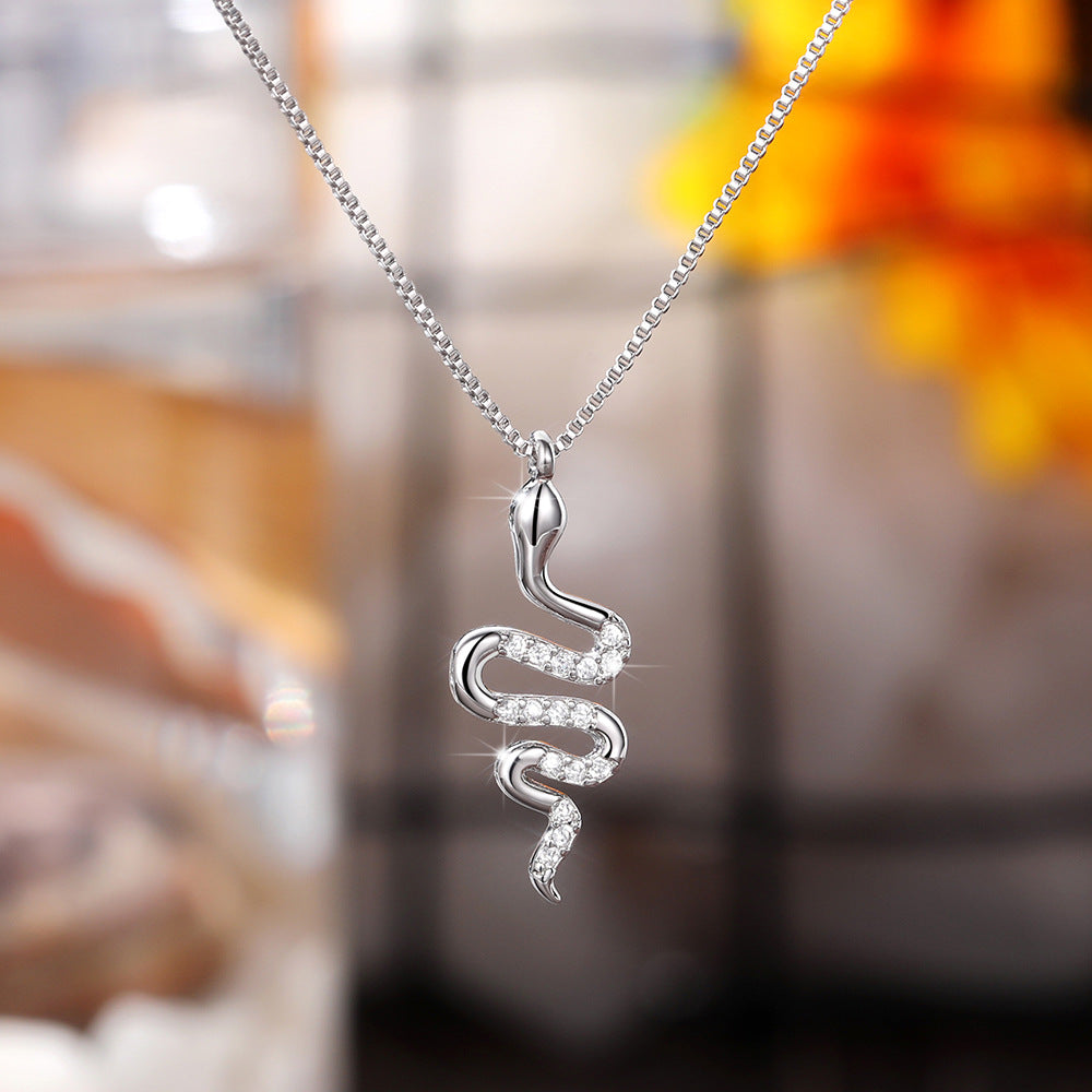 Fashion Lady Snake Pendant Necklace